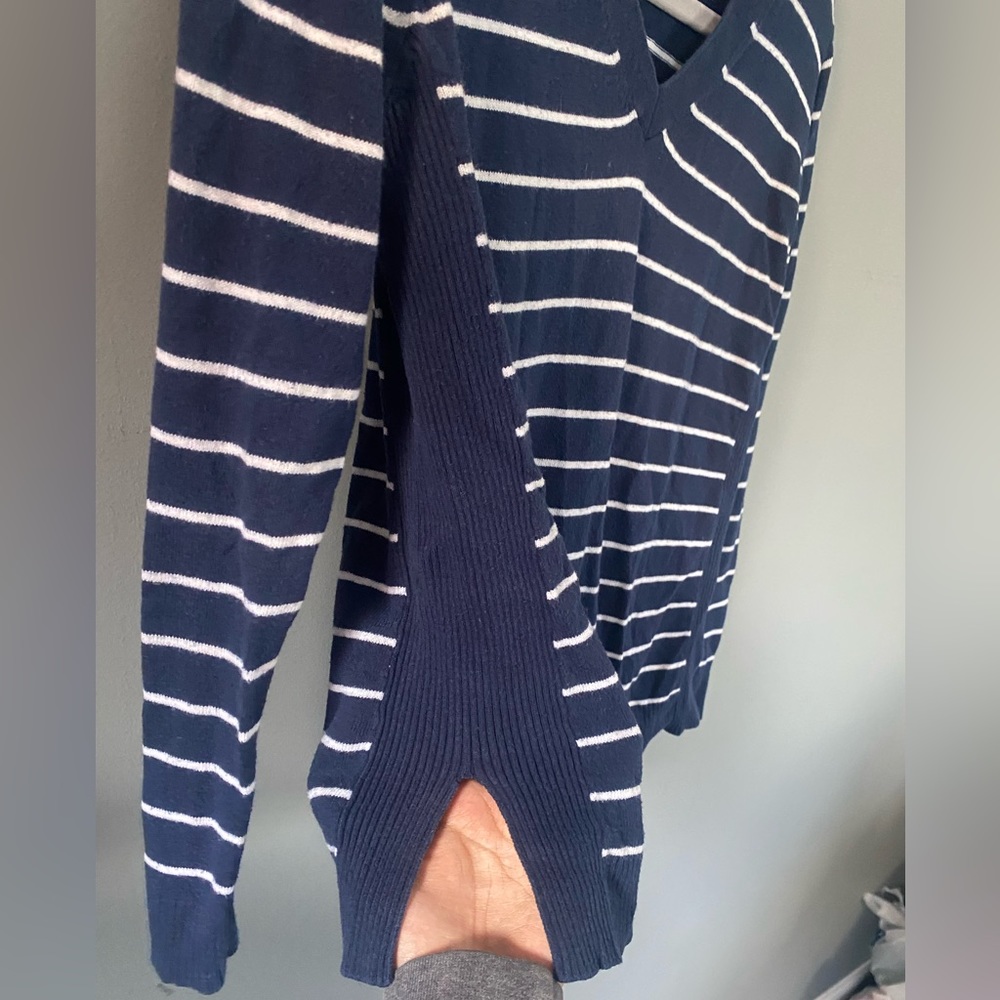 Gap Unisex Knit Sweater Size M Navy & White Stripes V Neck Long Sleeve - Picture 4 of 6